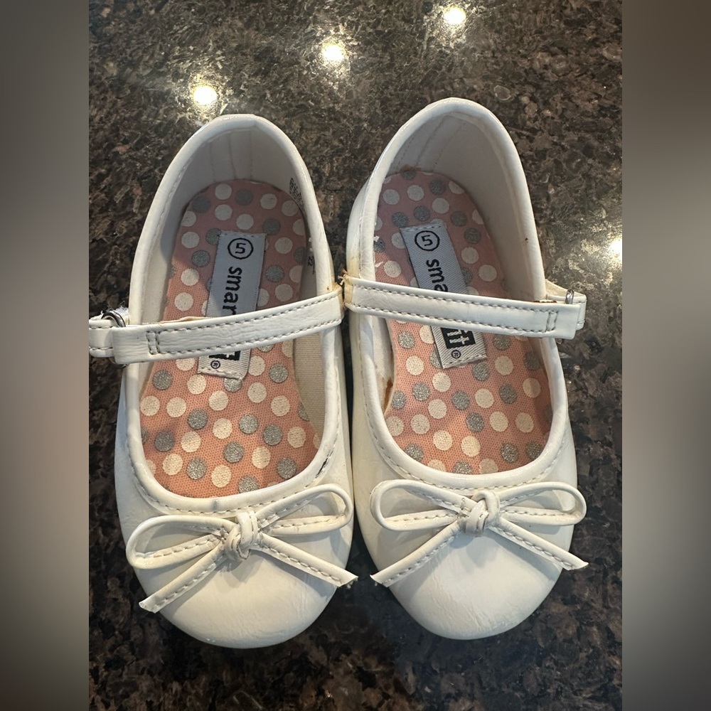White toddler dress shoes. Smart fit